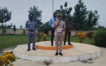 Ouragahio rend hommage au drapeau national lors de sa cérémonie mensuelle