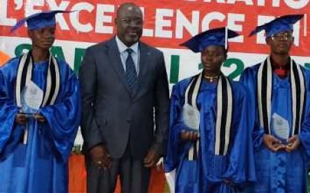 Man / Un universitaire au grand cœur : Le président de l’UPM console une orpheline méritante