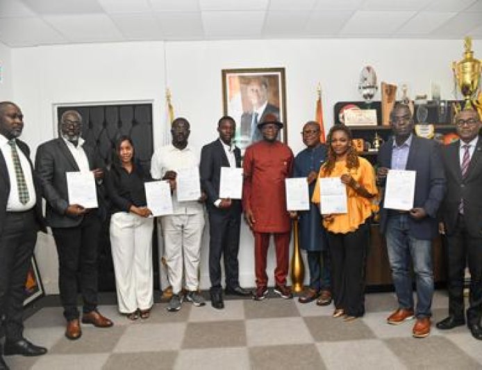 Construction d'infrastructures socio-sportive : Plusieurs entreprises privées ont reçu leurs contrats