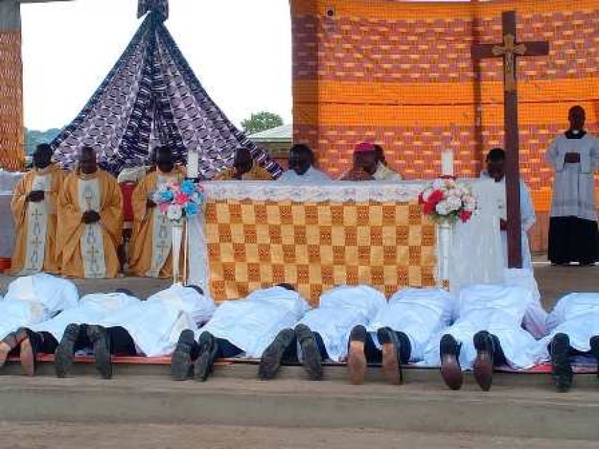 Séguéla : Le Diocèse d’Odienné a célébré l'ordination de 5 prêtes et 8 diacres