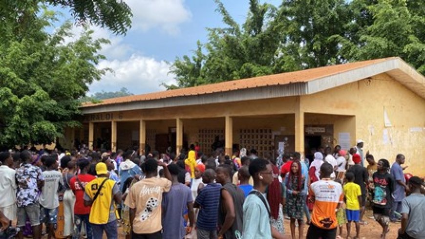 Man : Émotions croisées au centre Peraldi lors de la proclamation du Bac 2025