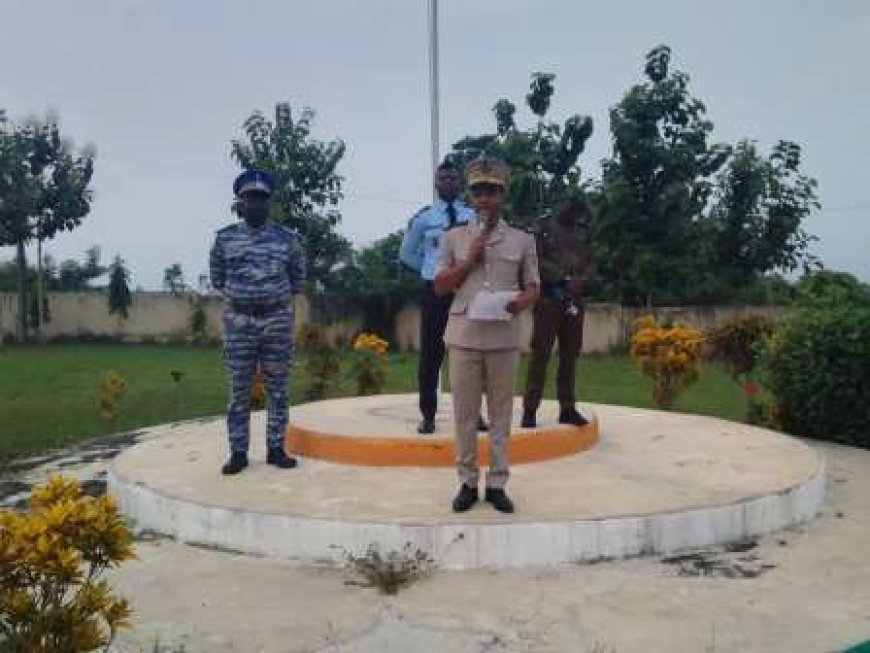 Ouragahio rend hommage au drapeau national lors de sa cérémonie mensuelle