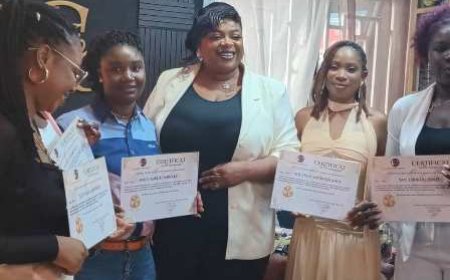 Bouaké : Une vingtaine de jeunes filles formées en esthétique reçoivent leurs attestations