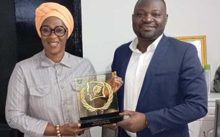 Prix National d'Excellence 2025 : Anzata Ouattara reçue par le maire de Bondoukou