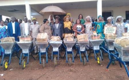 Logoualé/Autonomisation féminine : Le Ministre, Gouverneur offre 20 broyeuses aux femmes