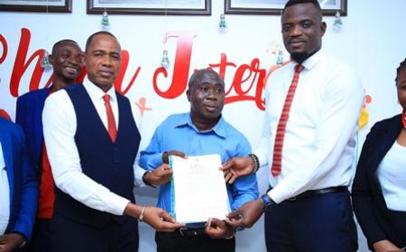 CHIM INTER remet officiellement un terrain et un ACD à l’un de ses investisseurs