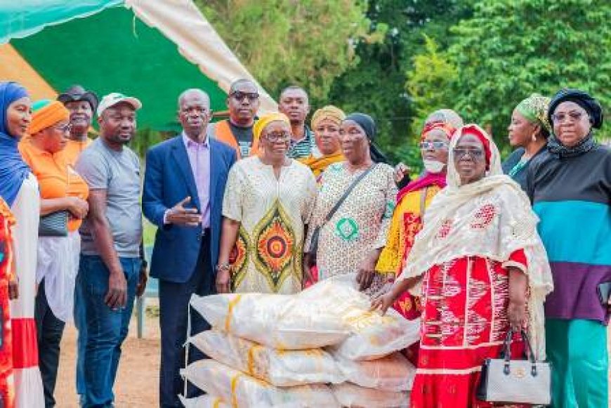 Le maire Amadou Koné au chevet du Centre de Santé Mentale de N’Gattakro