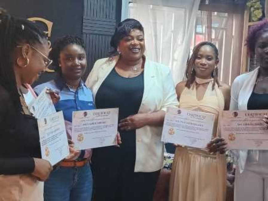Bouaké : Une vingtaine de jeunes filles formées en esthétique reçoivent leurs attestations