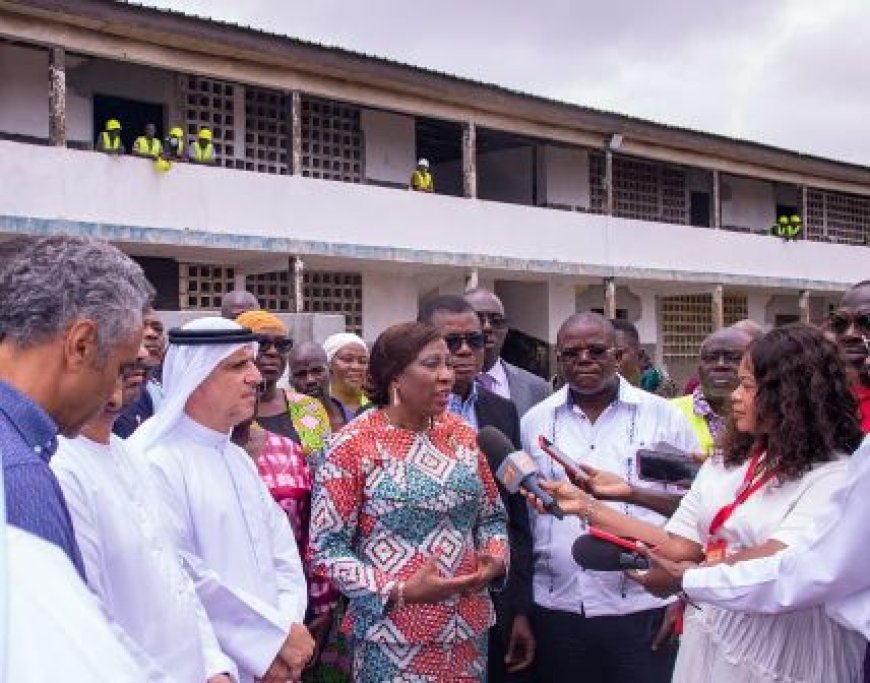 Abobo : Kandia Camara signe un accord avec une fondation émiratie pour la réhabilitation du groupe scolaire Nord