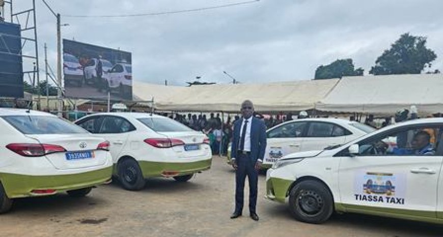 Tiassalé : Le Maire Assalé Tiémoko présente les nouveaux taxis communaux