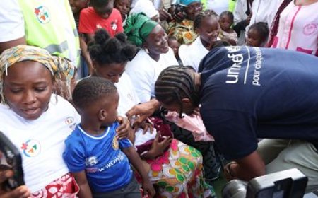 UNICEF/Campagne de Vaccination : Sébastien Haller mêle football et vaccination pour protéger les enfants
