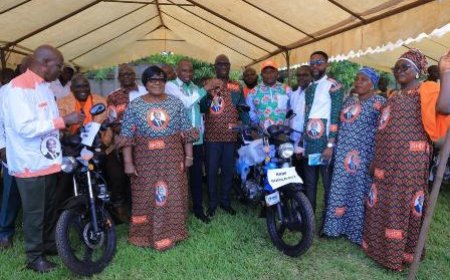 Cavally / Présidentielle 2025 : Anne Désirée Ouloto équipe la base avec 40 motos pour la campagne