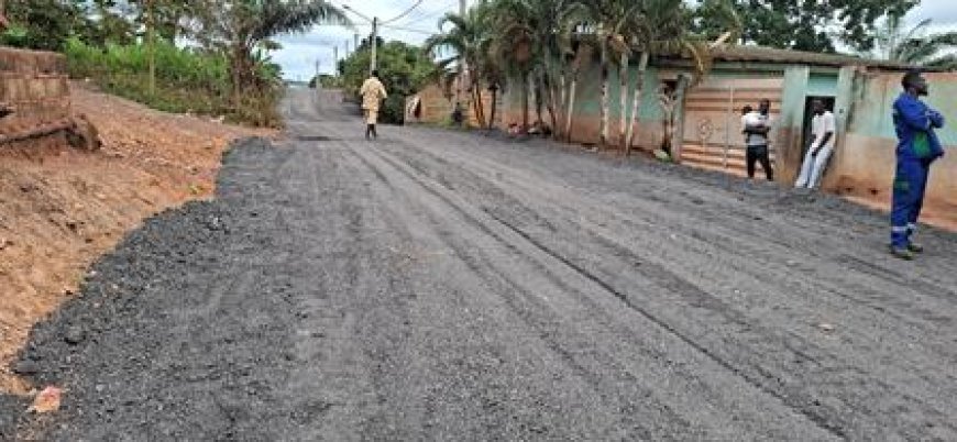 Sikensi / Travaux de voirie : Le député-maire N’gata Brié Joseph supervise la pose de fraisât en prélude à la fête des ignames