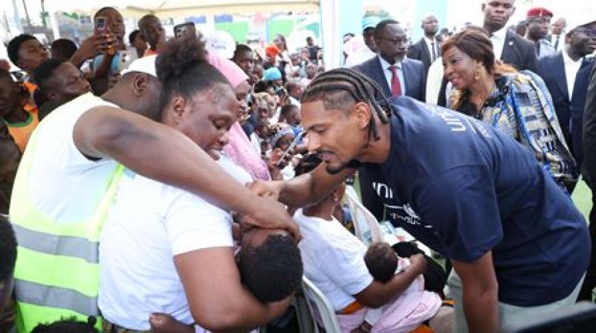 UNICEF/Campagne de Vaccination : Sébastien Haller mêle football et vaccination pour protéger les enfants