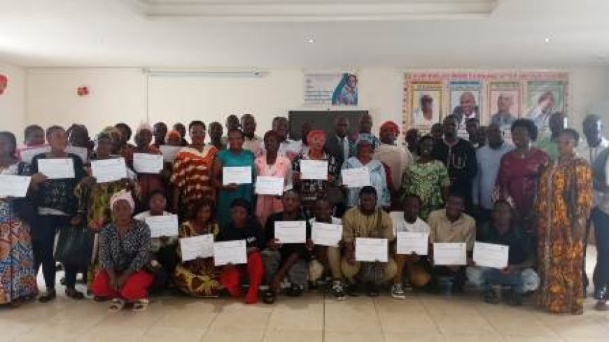 Bouaké / Rentrée scolaire : L'UJR2B soulage les enfants des familles défavorisées de kits scolaires