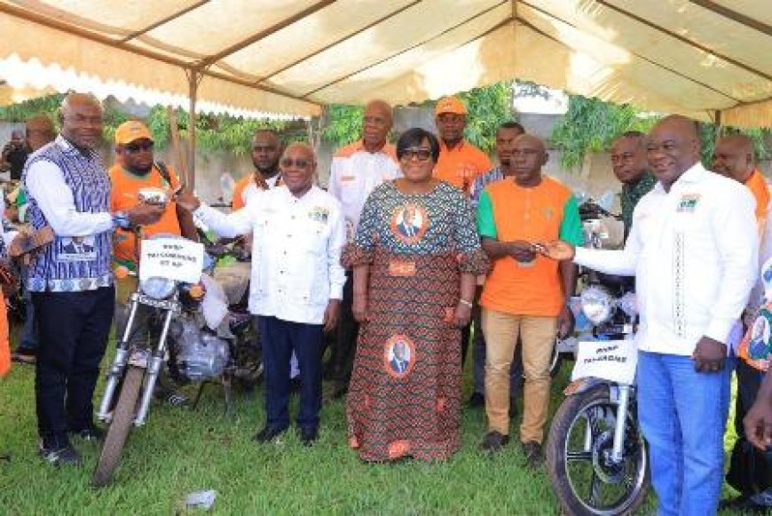 Cavally / Présidentielle 2025 : Anne Désirée Ouloto équipe la base avec 40 motos pour la campagne