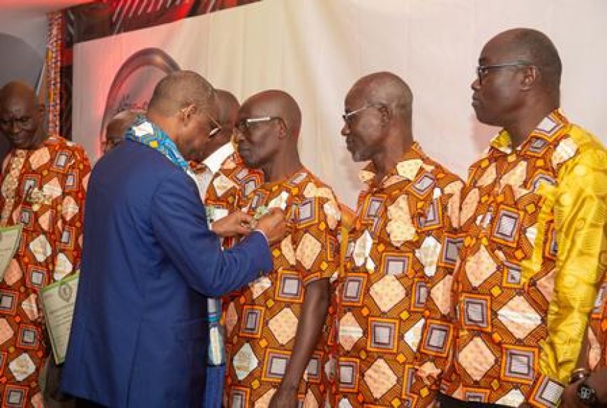 Engagement et loyauté récompensés : 266 travailleurs distingués par le ministre Adama Camara