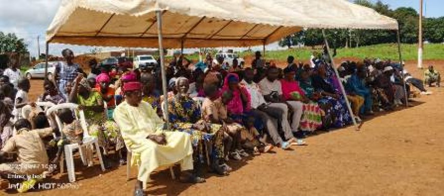 Ouaninou : Le conseil du coton, de l'anacarde et du karité offre 300 kits scolaires aux enfants des producteurs