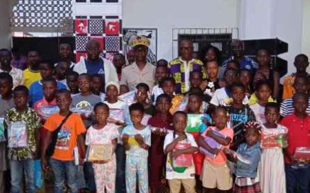 Rentrée scolaire 2025-2026 : 51 enfants de journalistes du Gontougo reçoivent des kits scolaires