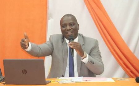 Yamoussoukro : Le superviseur de la CEI demande aux électeurs de retirer leurs cartes sans attendre