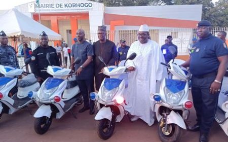 Korhogo se modernise : Remise d’équipements pour une ville plus sûre et plus propre