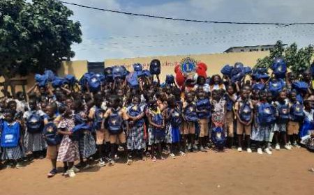 L’ONG N’Klo Bakan et le Lions Club Akoben offrent 250 kits scolaires à Port-Bouet