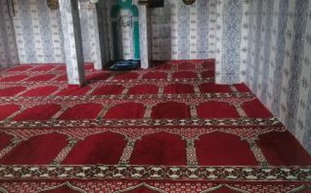 Anyama : Le Directeur de Campagne du RHDP, Amidou Sylla, équipe la mosquée Madane Diarra en tapis de prière