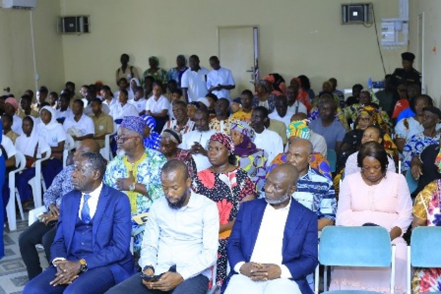 ANYAMA : Fatima Bamba vole au secours de 100 élèves de familles vulnérables