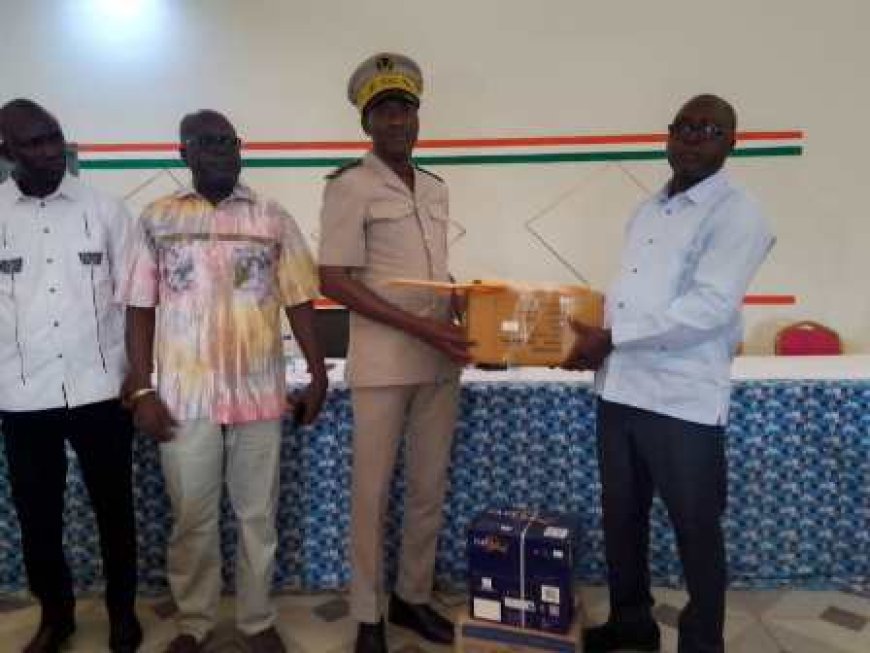 Korhogo / Napié : La MUDESNA offre des kits scolaires aux corps enseignants