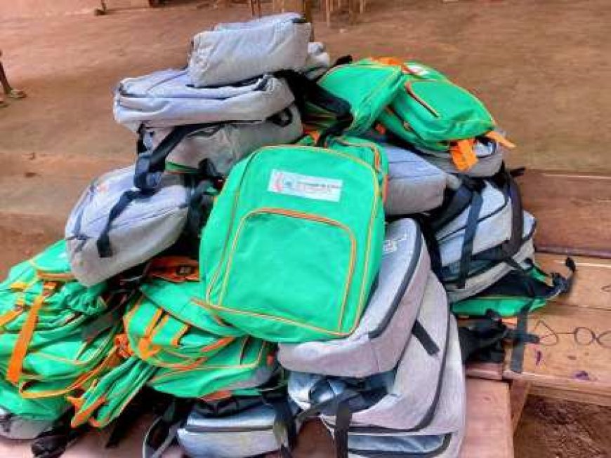 SINÉMATIALI : Le DG du conseil du coton, de l'anacarde et karité fait don de 200 kits scolaires aux enfants de producteurs d'anacarde