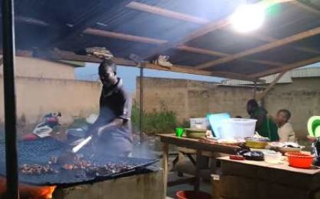 Sinfra : Le couple Dadié régale la ville avec un grand braisé de porc