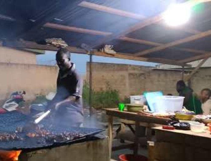 Sinfra : Le couple Dadié régale la ville avec un grand braisé de porc