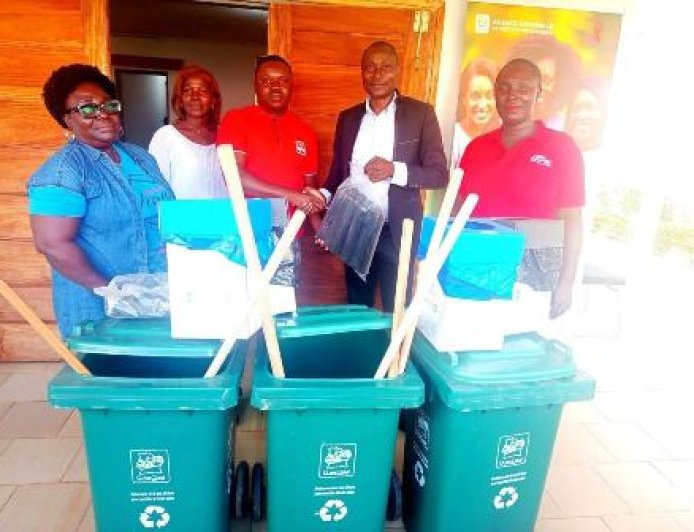 L'ANAGED dote la Direction des Sports de Gagnoa en matériel pour une ville plus propre