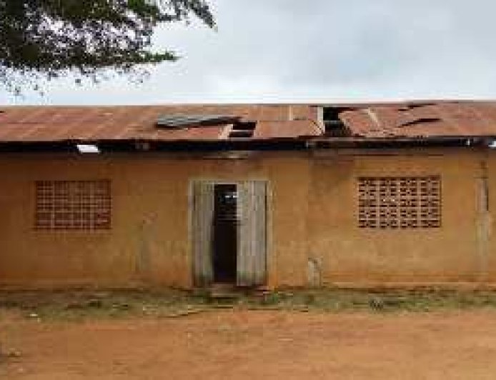 À Bayota, un groupe scolaire "en ruine" menace la réussite de 600 élèves : La communauté lance un SOS