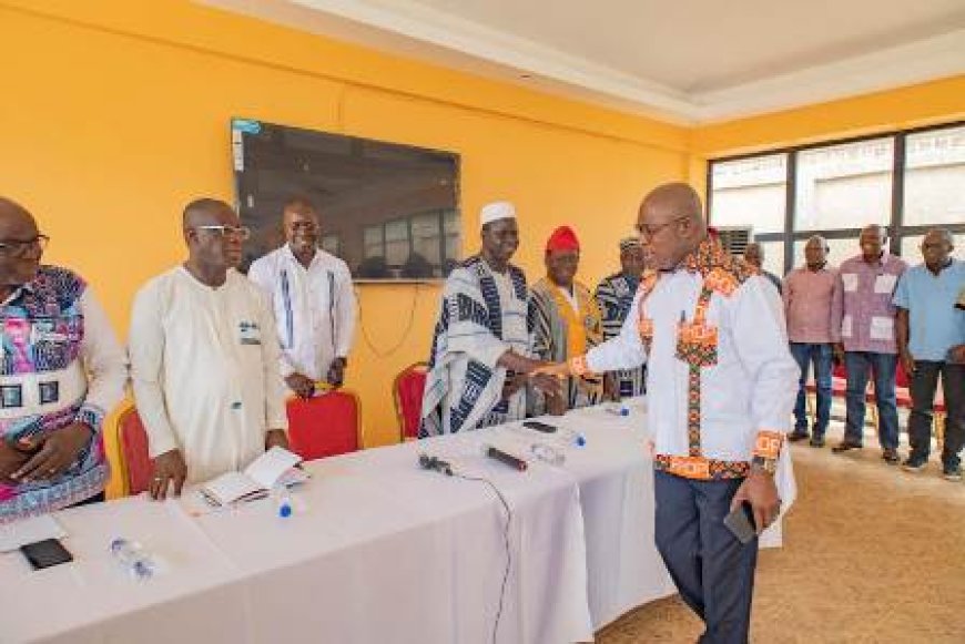 Législatives 2025 à Dikodougou : Le Ministre-Gouverneur Issa Coulibaly confie sa candidature RHDP aux chefs traditionnels