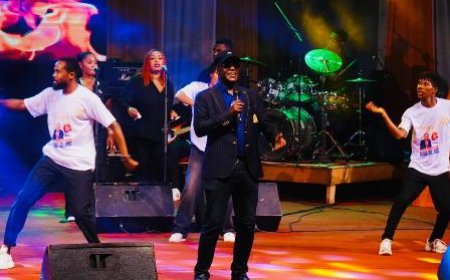 Retour triomphal d’Aimond Williams : Salle comble et communion totale au Palais de la Culture