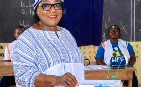 Élections Législatives à Toulepleu : Dans le calme des urnes, Anne Ouloto-Lamizana vote et affiche sa confiance