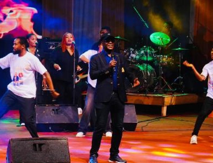 Retour triomphal d’Aimond Williams : Salle comble et communion totale au Palais de la Culture