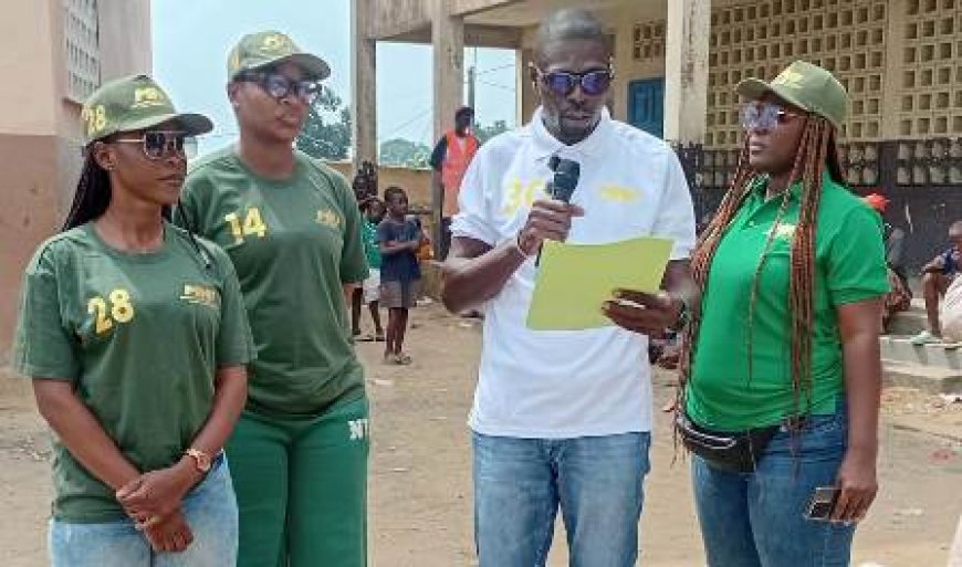 Abobo : Les Meilleurs Natifs de Juillet offrent des kits alimentaires à des familles vulnérables