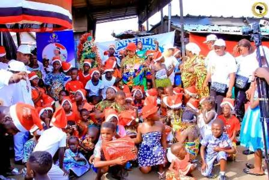 Arbre de Noël au quartier Zimbabwe : La Reine Mère Nana Kyeremaa Abrafi Kôtô offre le sourire à 1 000 enfants