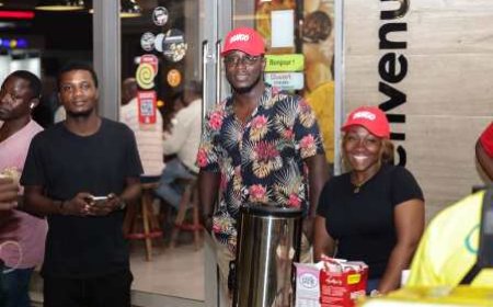 Yango  Food célèbre les fêtes de fin d'année avec ses coursiers partenaires