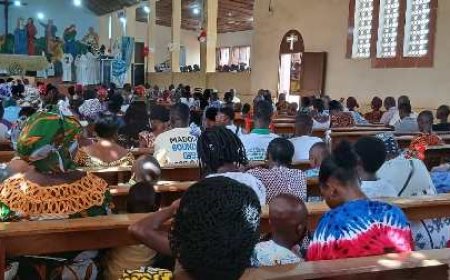 Kpapékou : Le chef du village rend grâce à Dieu à la paroisse Saint-Jean Évangéliste