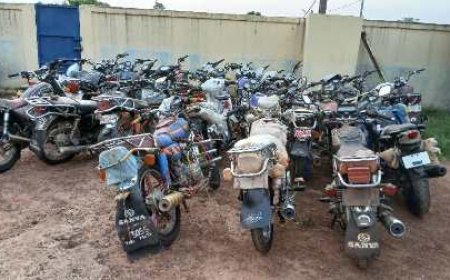 Ouragahio : La police nationale démantèle un réseau de vols de motos, les populations expriment leur satisfaction