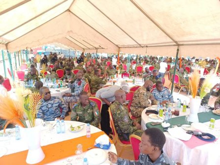 Korhogo : Téné Birahima Ouattara partage un repas de cohésion avec les Forces de défense