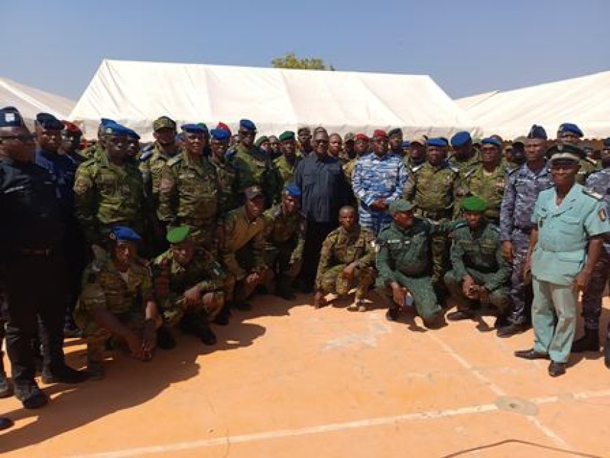 Korhogo : Téné Birahima Ouattara partage un repas de cohésion avec les Forces de défense