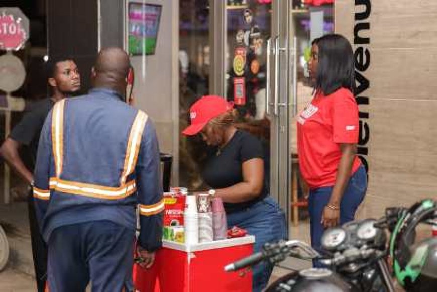 Yango  Food célèbre les fêtes de fin d'année avec ses coursiers partenaires