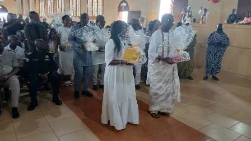 Kpapékou : Le chef du village rend grâce à Dieu à la paroisse Saint-Jean Évangéliste