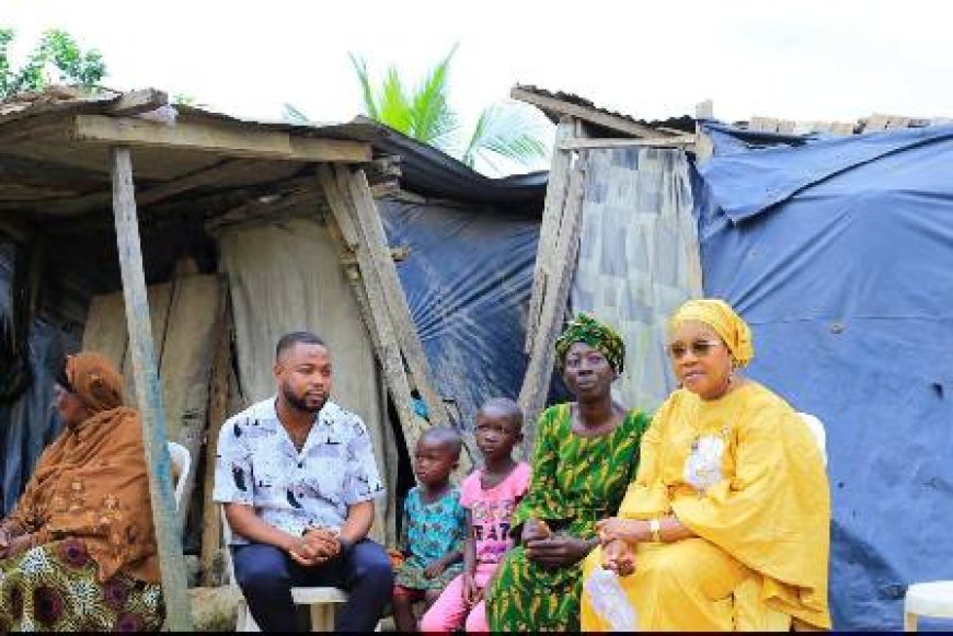 Anyama : La Maire Dr Fatima Bamba sort une dame de la précarité