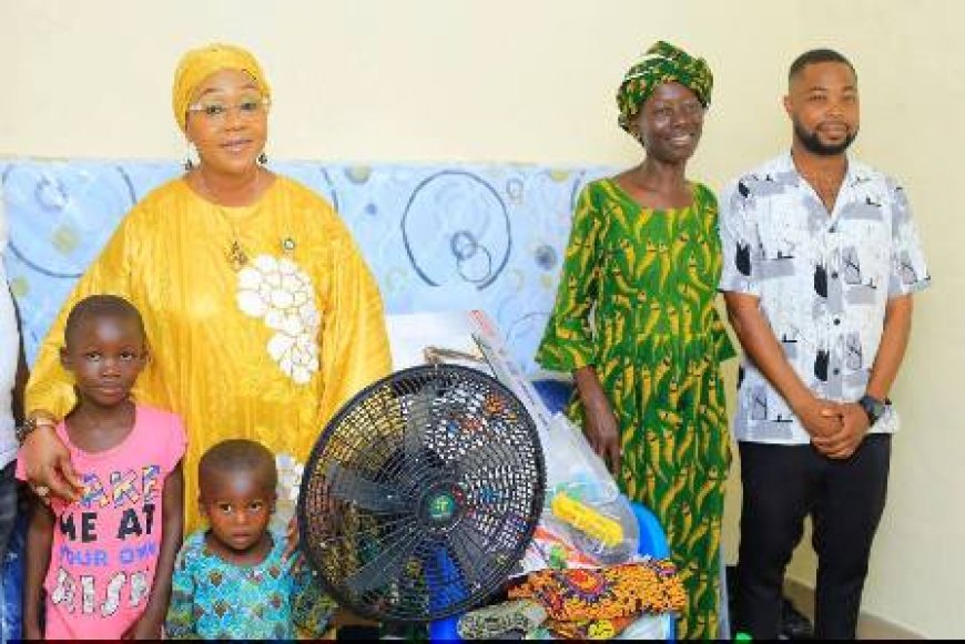 Anyama : La Maire Dr Fatima Bamba sort une dame de la précarité