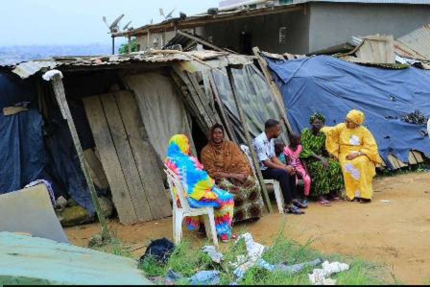 Anyama : La Maire Dr Fatima Bamba sort une dame de la précarité
